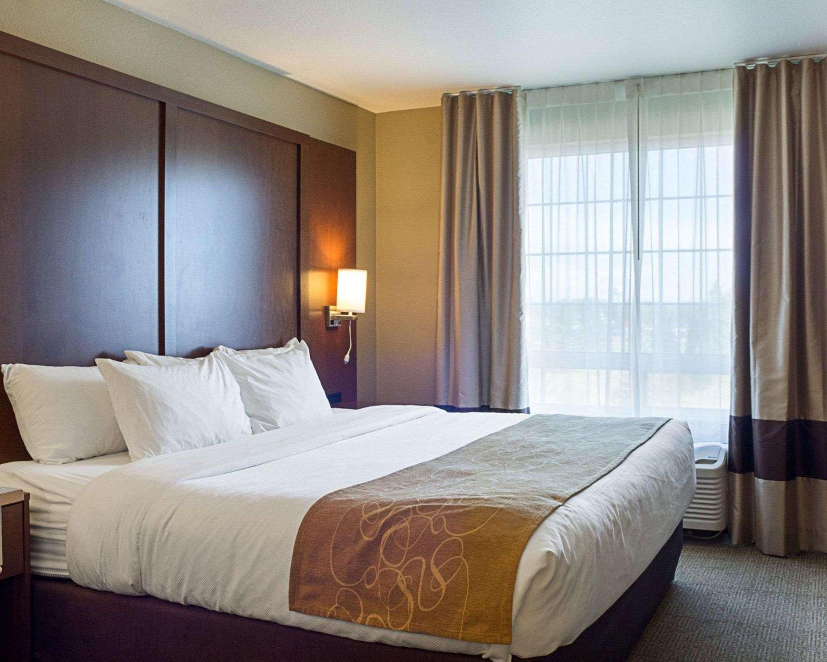 คอมฟอร์ต สวีท โฮเต็ล ไมนอต Hotel ไมน็อท ภายนอก รูปภาพ