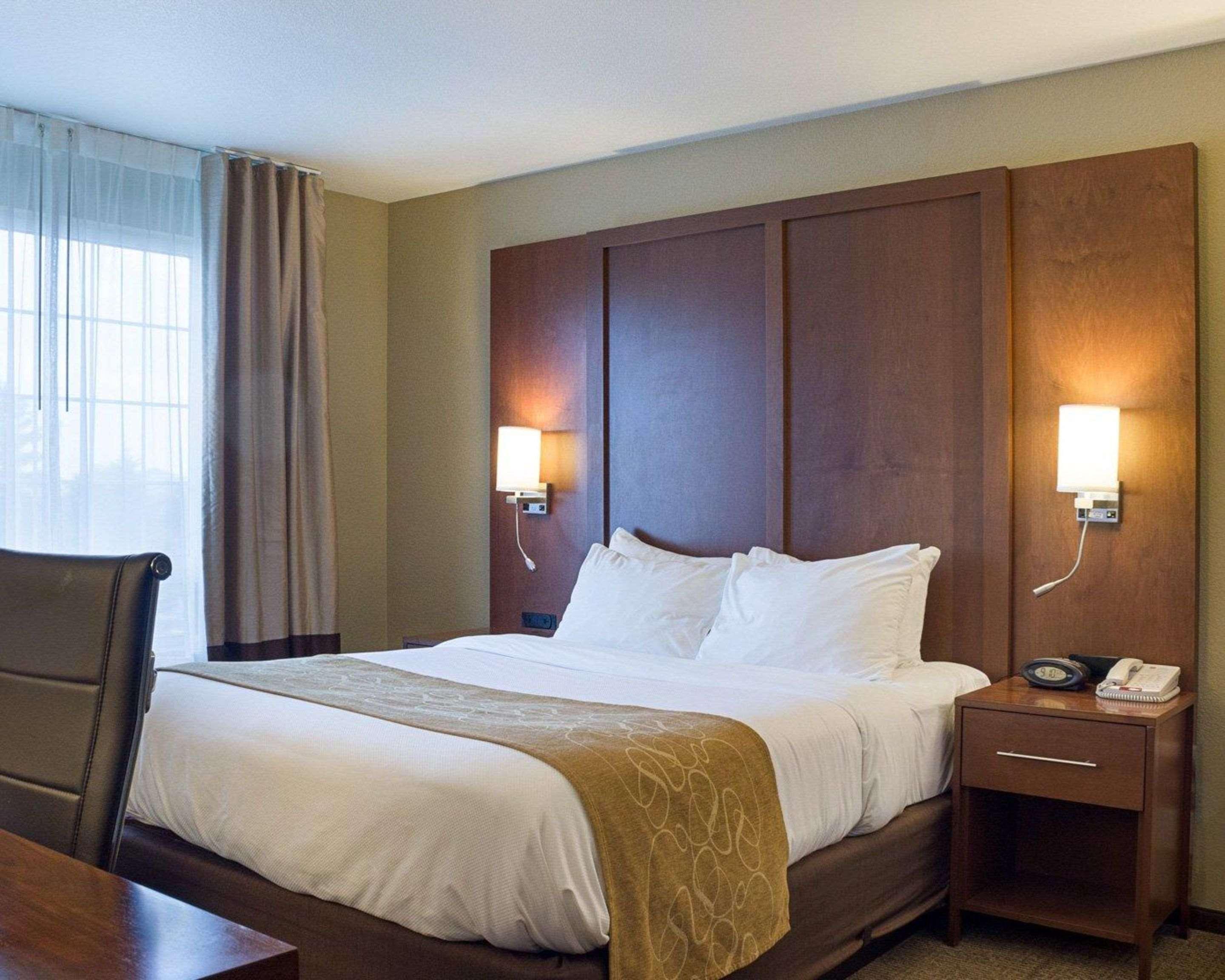 คอมฟอร์ต สวีท โฮเต็ล ไมนอต Hotel ไมน็อท ภายนอก รูปภาพ
