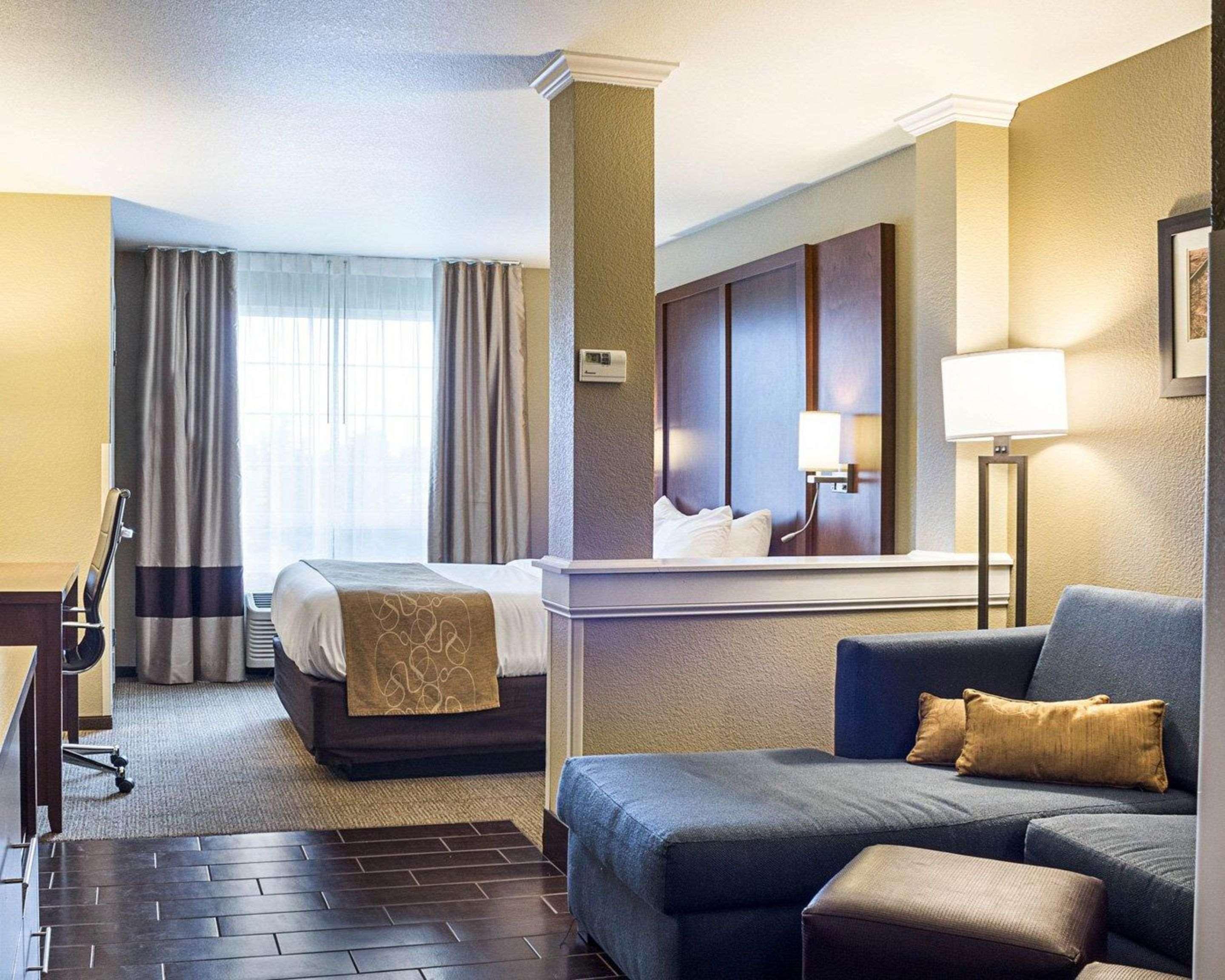คอมฟอร์ต สวีท โฮเต็ล ไมนอต Hotel ไมน็อท ภายนอก รูปภาพ