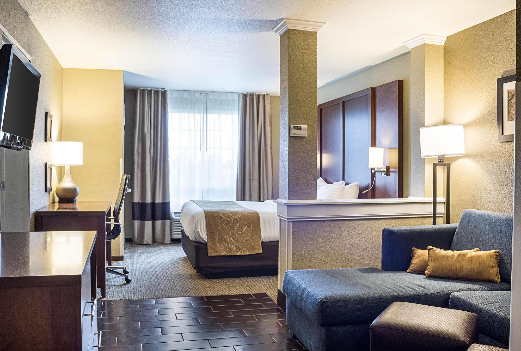 คอมฟอร์ต สวีท โฮเต็ล ไมนอต Hotel ไมน็อท ภายนอก รูปภาพ