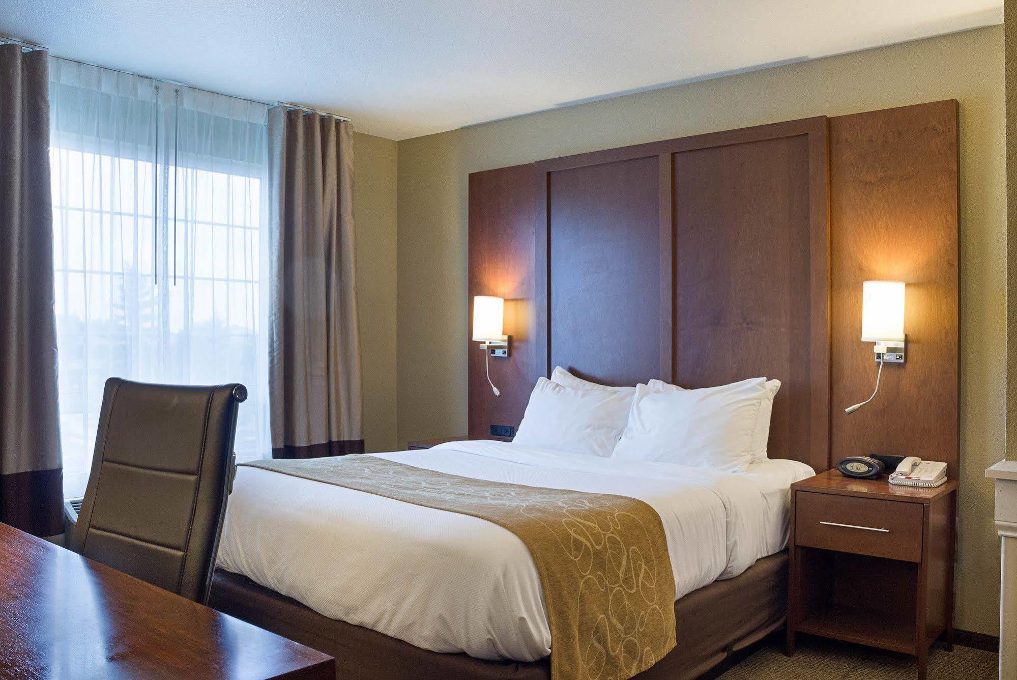 คอมฟอร์ต สวีท โฮเต็ล ไมนอต Hotel ไมน็อท ภายนอก รูปภาพ